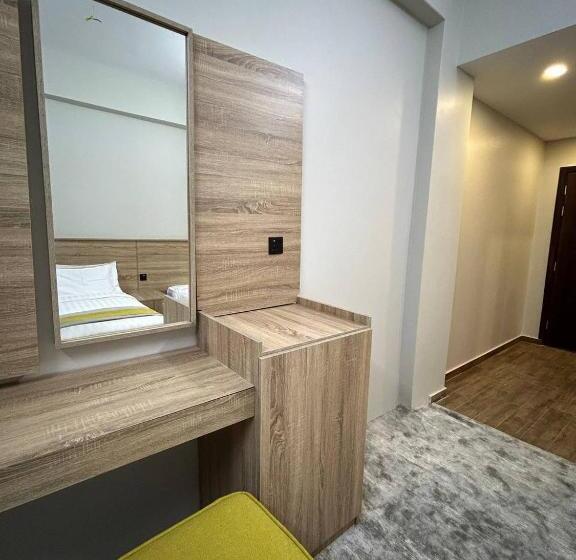 اتاق لوکس سه تخته, Madinah Deluxe