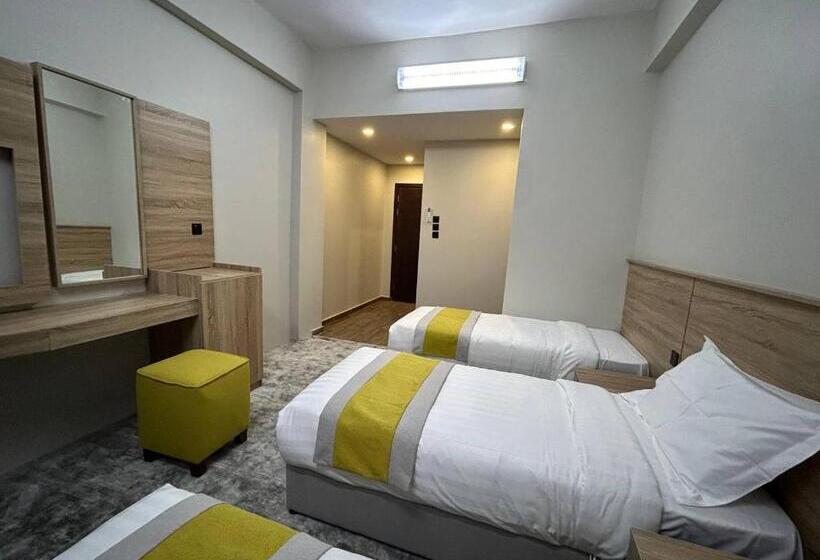 اتاق لوکس سه تخته, Madinah Deluxe