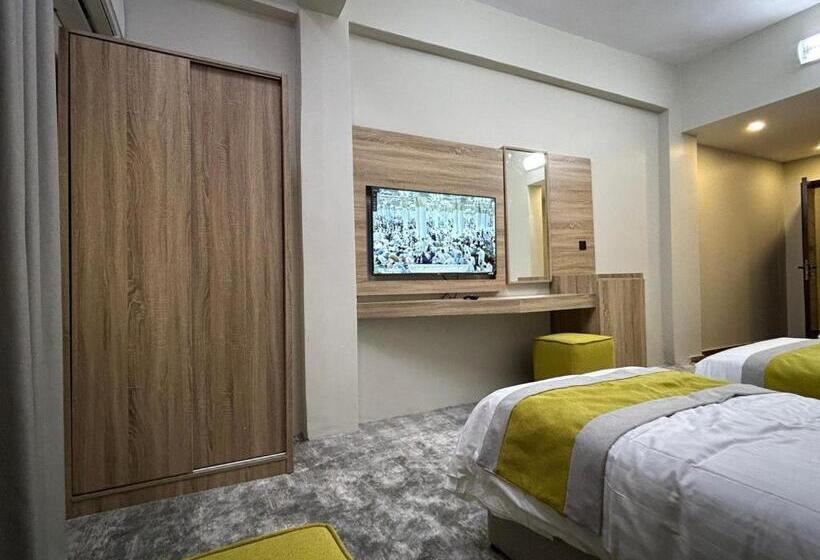 اتاق سوپریور سه تخته, Madinah Deluxe
