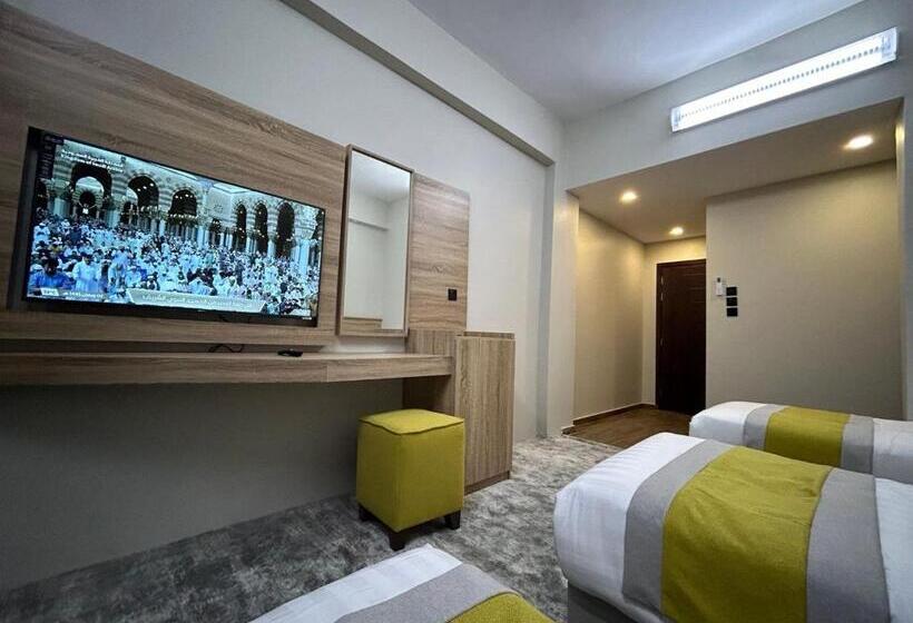 اتاق سوپریور سه تخته, Madinah Deluxe