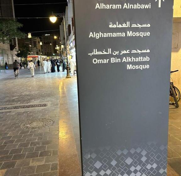 اتاق سوپریور سه تخته, Madinah Deluxe