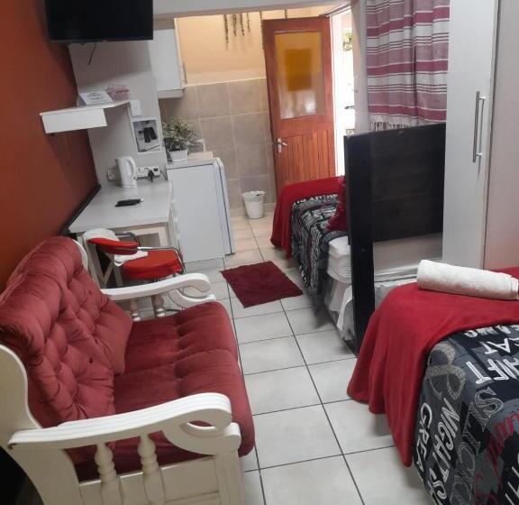 חדר סטנדרט לשלושה, Charis Guesthouse