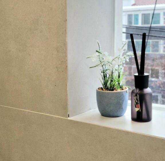 Chambre Standard, Jeong Ansan Seonbu