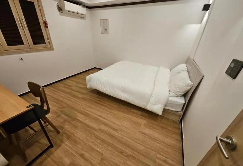 سوییت لوکس, Jeong Ansan Seonbu