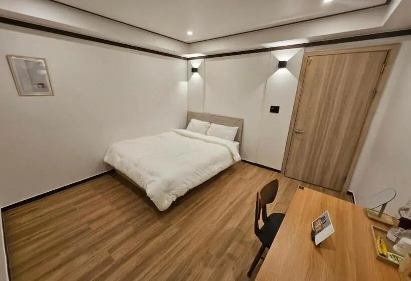 سوییت لوکس, Jeong Ansan Seonbu