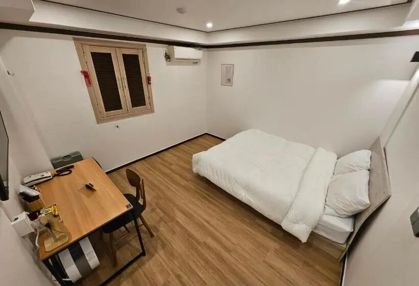 سوییت لوکس, Jeong Ansan Seonbu