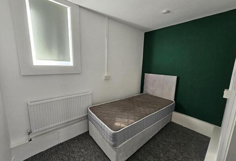 带2个卧室的公寓, Livestay Affordable En Suite Studio Rooms In London, N14