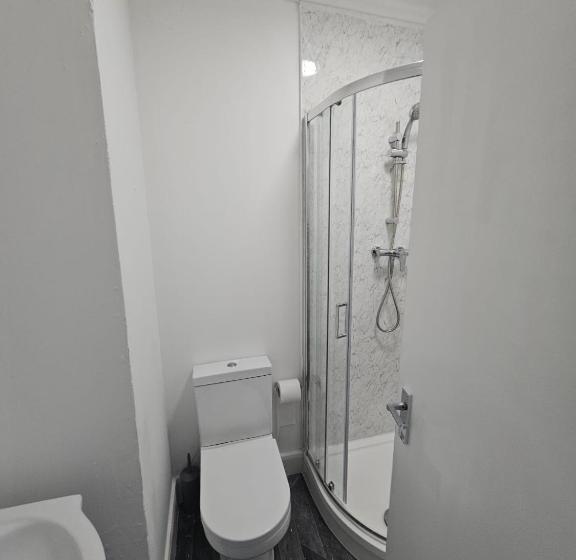 带2个卧室的公寓, Livestay Affordable En Suite Studio Rooms In London, N14