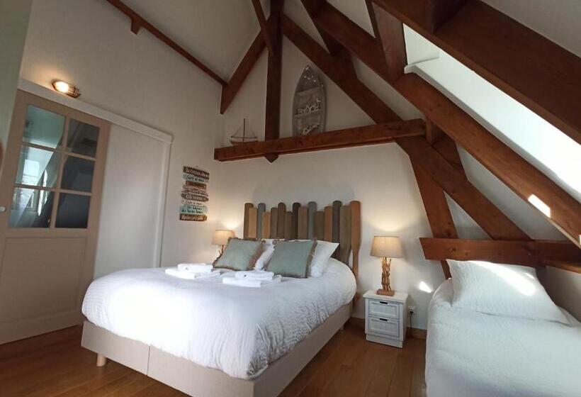 Трехместный Номер Стандарт с Балконом, Le Cottage Des Falaises