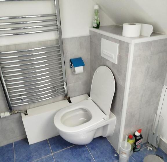 غرفة قياسية مطلّة علي الحديقة, Chambre Rouge Dans Maison Avec Parking