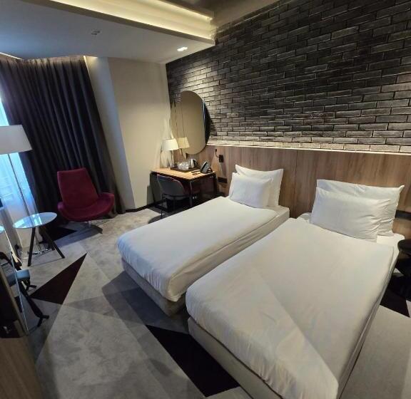 اتاق استاندارد با چشم‌انداز شهر, Vojvoda Putnik