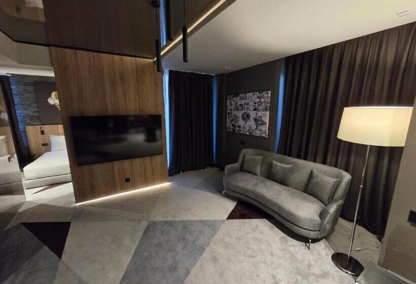 سوئیت با بالکن, Vojvoda Putnik