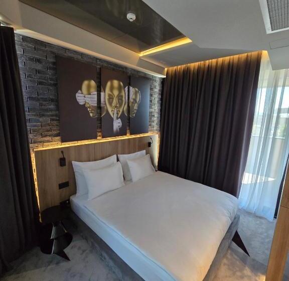 سوئیت با بالکن, Vojvoda Putnik