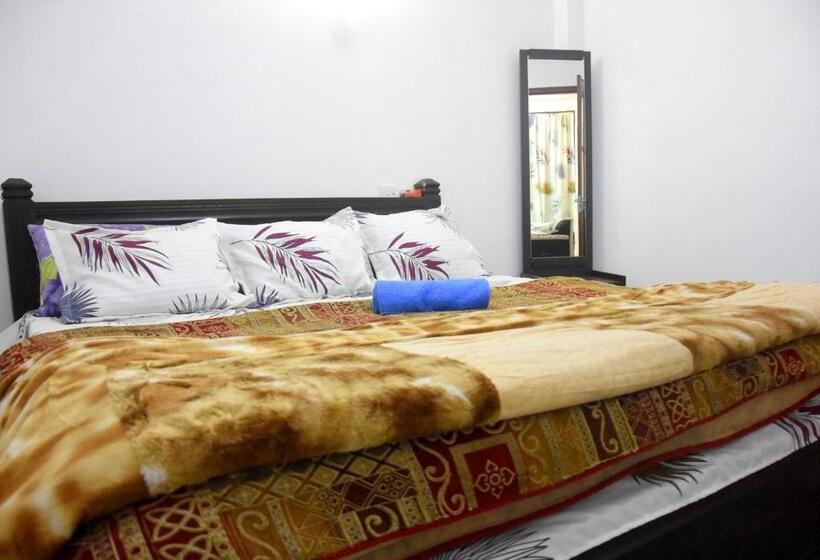 带共用浴室的标准房间, Brindha Room S