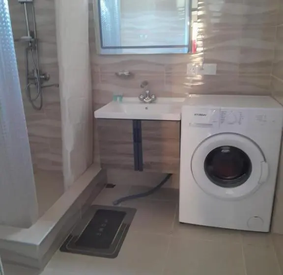 اتاق خانوادگی, Guest House Nano