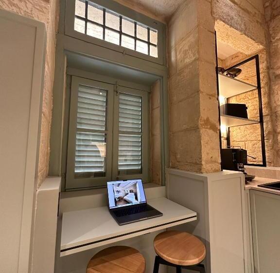 اتاق لوکس, Lorenzo X Casa Norte