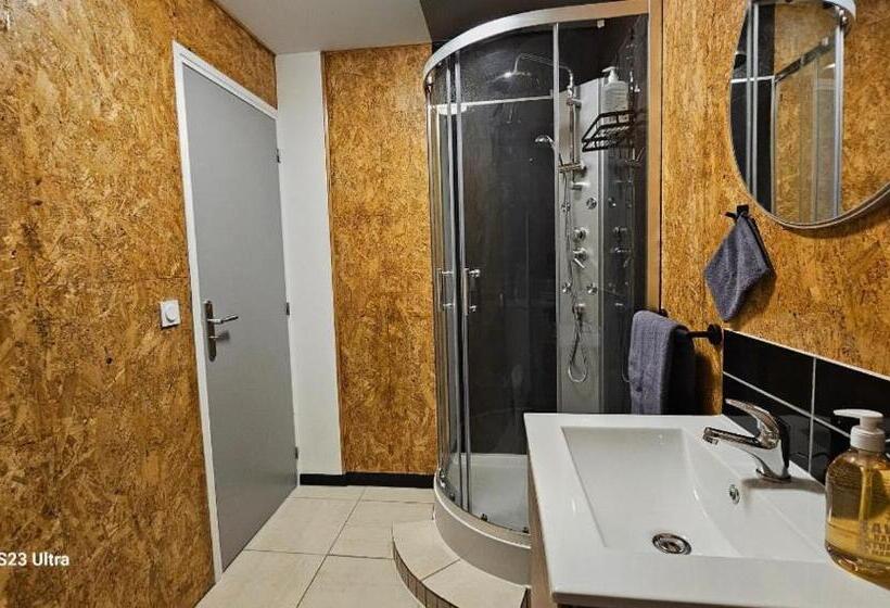 غرفة قياسية, Madame