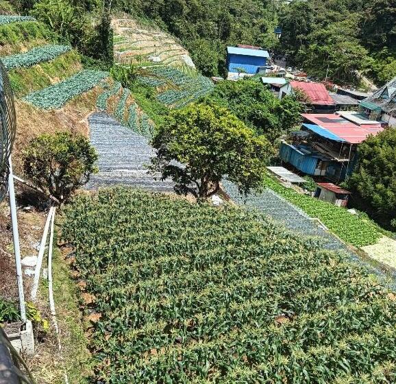 غرفة قياسية رباعية مزودة بشُرفة, Sri Juliana Chalet