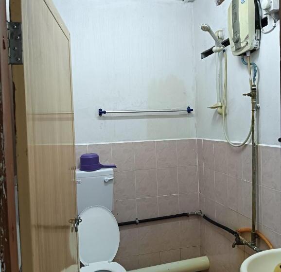 غرفة قياسية رباعية مزودة بشُرفة, Sri Juliana Chalet