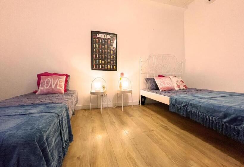 Номер Стандарт Трехместный, Gothic Near The Beach Rooms