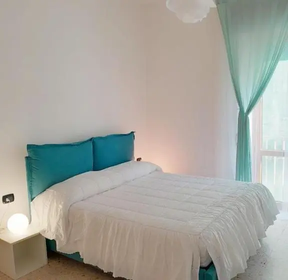 اتاق استاندارد با بالکن, Tombolata
