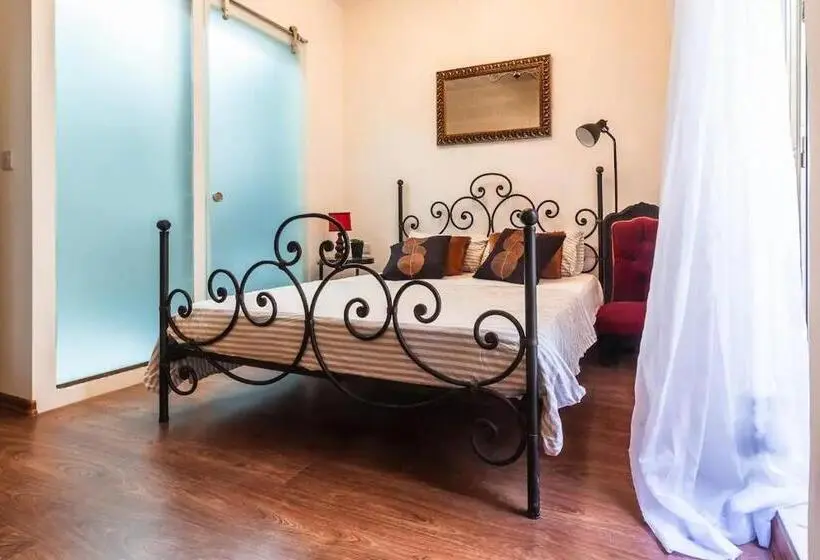 اتاق استاندارد, Gallo House