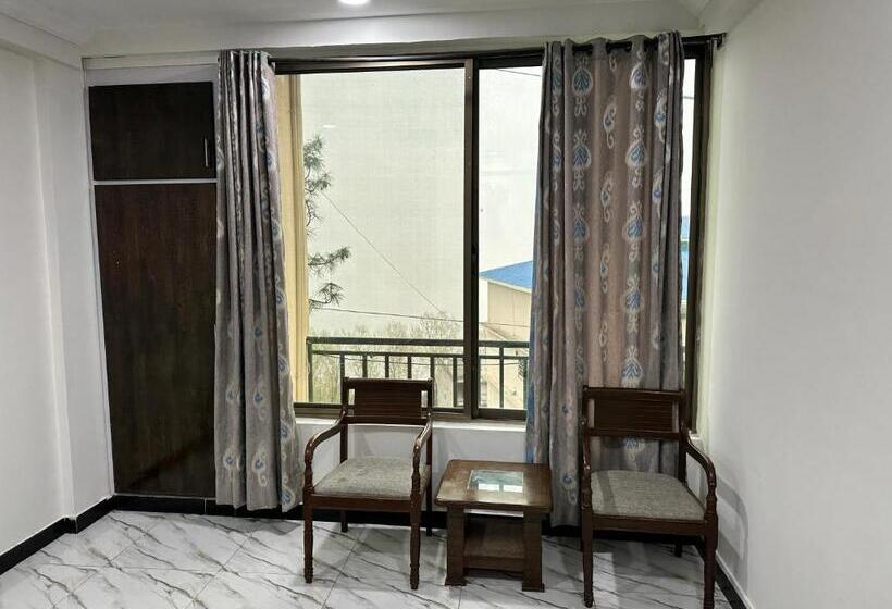 اتاق استاندارد با چشم‌انداز کوهستان, Bhurban Breeze Inn