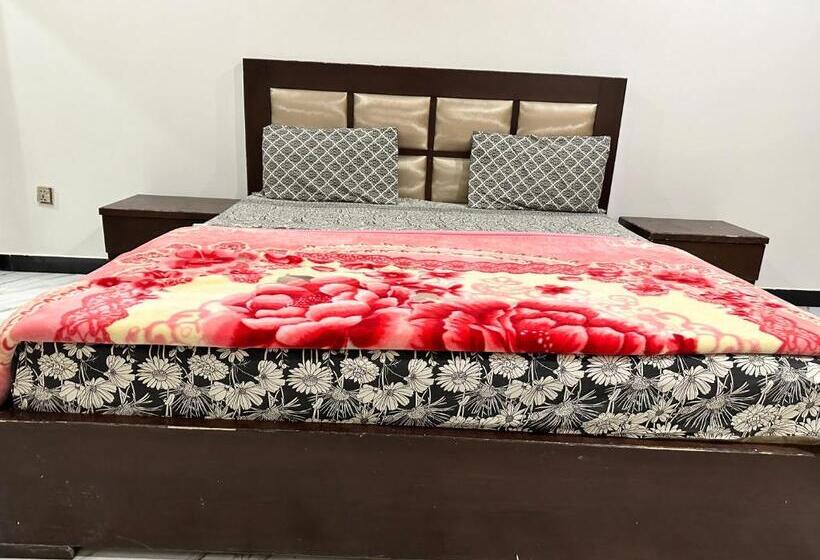 سوییت با چشم‌انداز کوه, Bhurban Breeze Inn