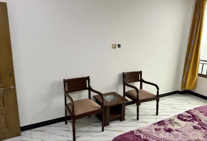 سوییت با چشم‌انداز کوه, Bhurban Breeze Inn