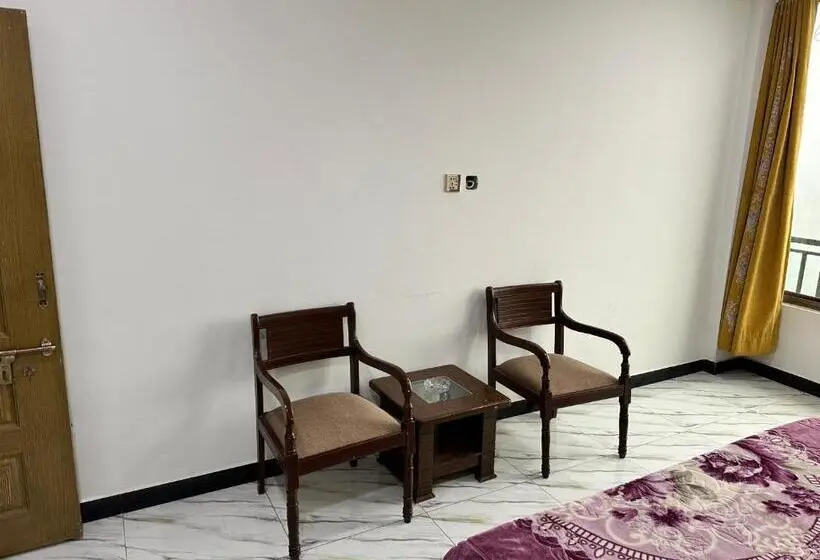 سوییت با چشم‌انداز کوه, Bhurban Breeze Inn