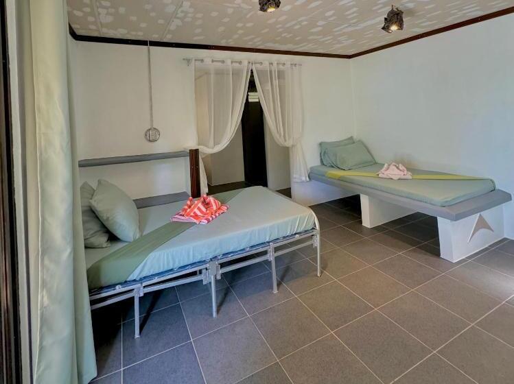 اتاق خانوادگی, Green Garden Beach Resort, Sipalay