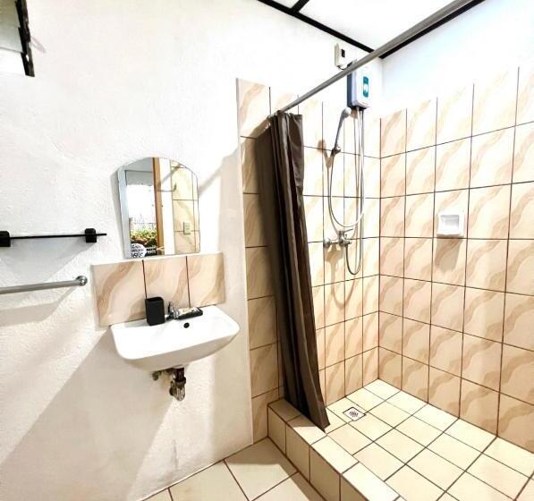 اتاق لوکس با چشمانداز دریا, Green Garden Beach Resort, Sipalay