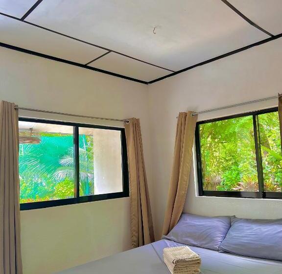 اتاق لوکس با چشمانداز دریا, Green Garden Beach Resort, Sipalay