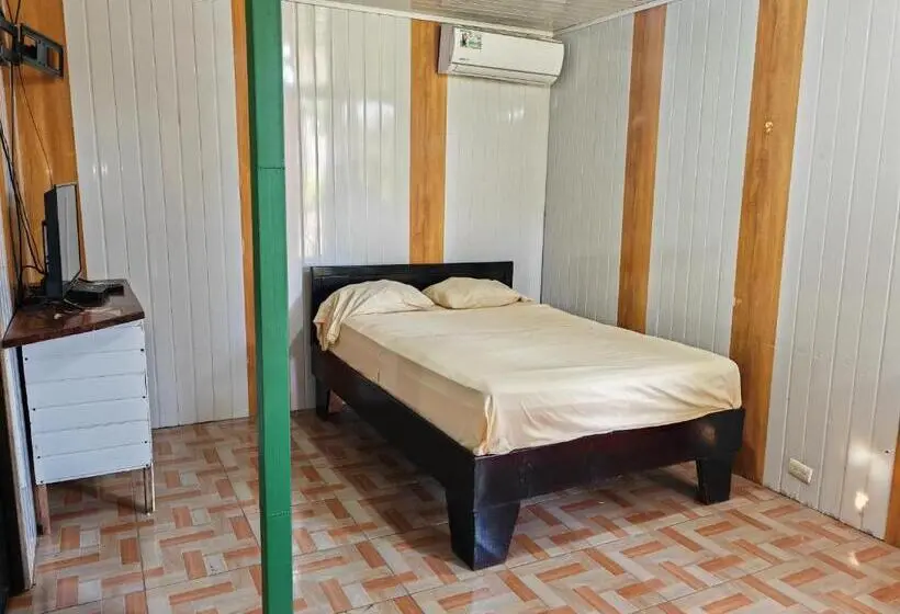 エコノミールーム, Hostel Y Cabinas Yilmer