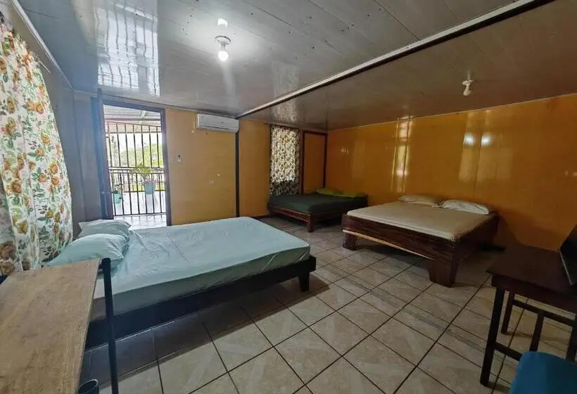 ルームシェアのワンベッド, Hostel Y Cabinas Yilmer