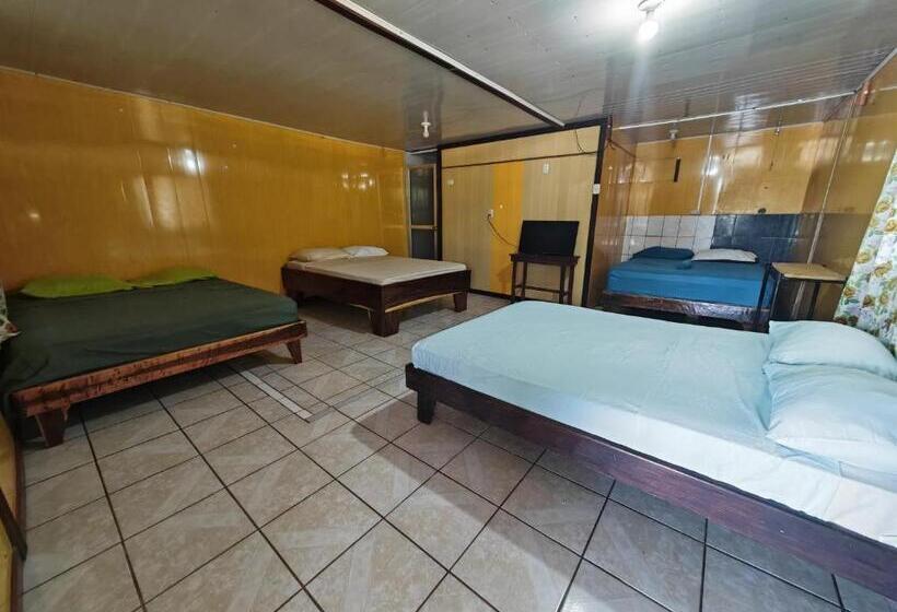 سرير فى غرفة مشتركه, Hostel Y Cabinas Yilmer