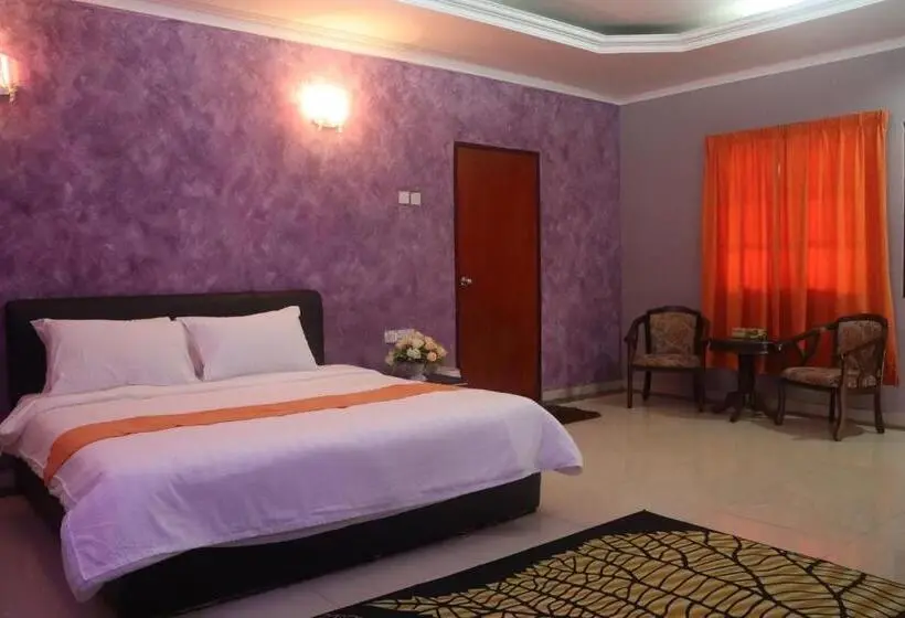 キングサイズベッドのデラックスルーム, Bunga Raya Resort Parit Buntar
