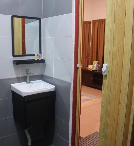 غرفة سوبيريور ثلاثية, Bunga Raya Resort Parit Buntar