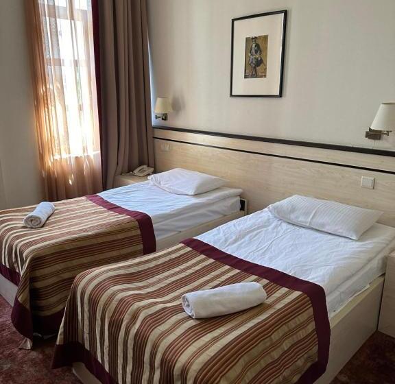 اتاق لوکس, Europe Plaza