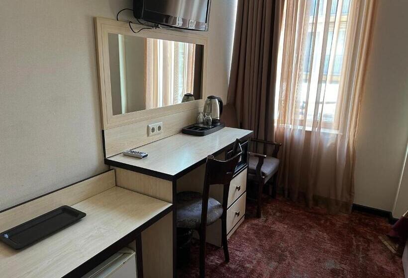 اتاق لوکس, Europe Plaza