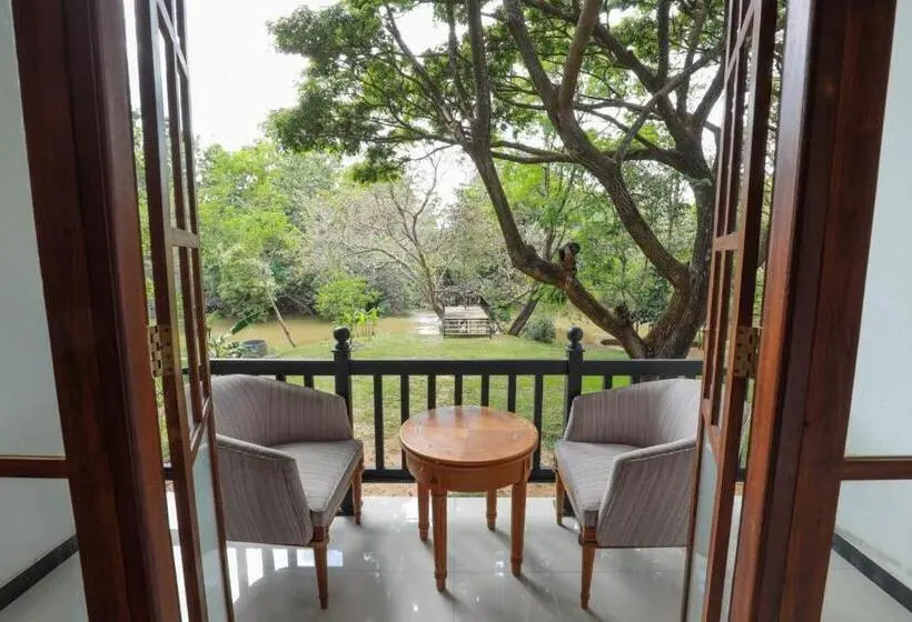 バルコニー付きスタンダードルーム, Grand Kalundawa Resort
