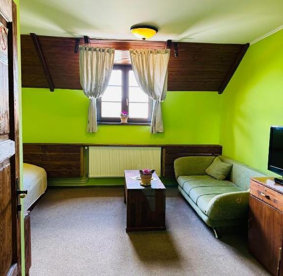 标准三人间, Penzion Myslivna