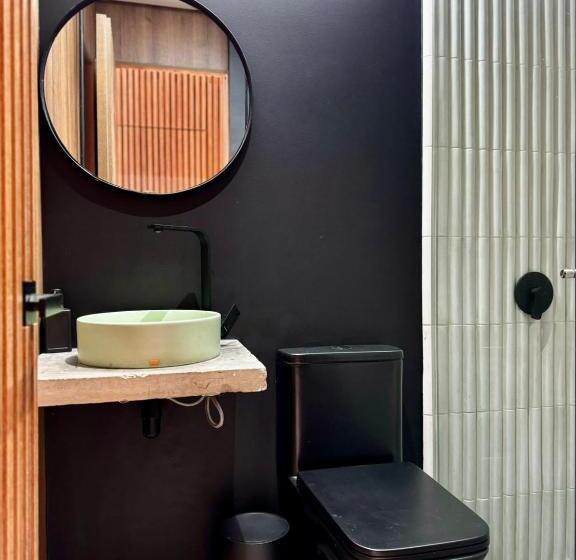 デラックススイート, Bindi