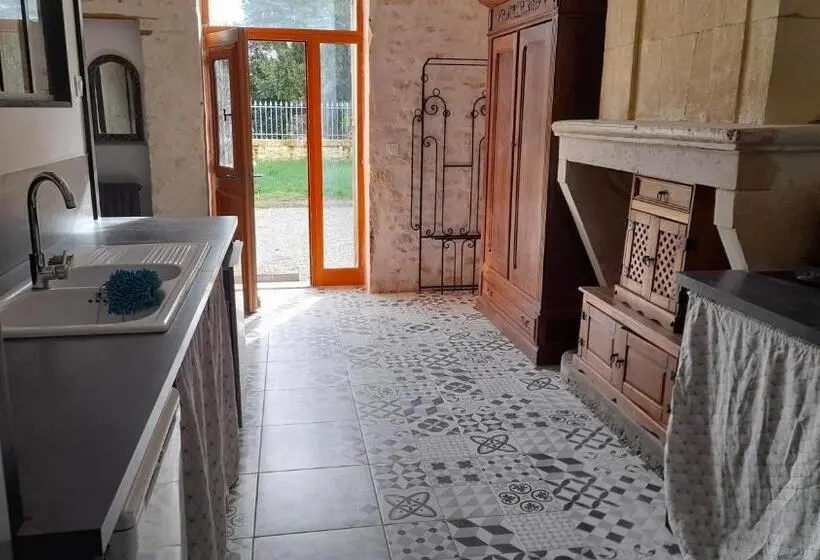 Talo 3 Makuuhuonetta, Le Clos Des Quatre Lieues
