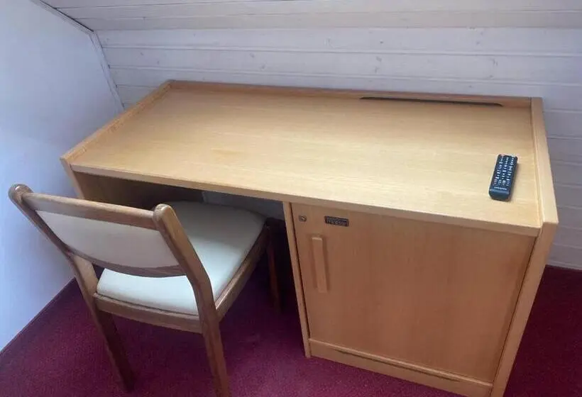 Standard Yhden Hengen Huone, Room In Guest Room   Single Room With Shared Bathroom And Kitchen In Forbach
