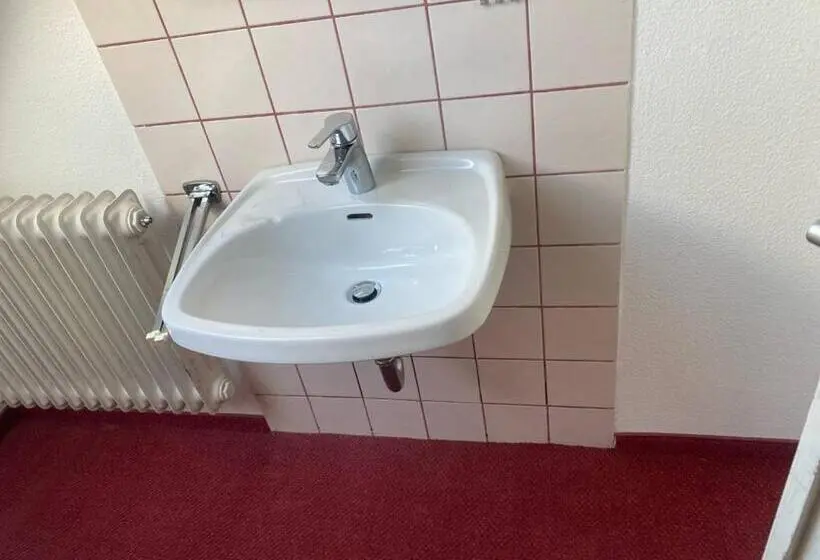 Standard Yhden Hengen Huone, Room In Guest Room   Single Room With Shared Bathroom And Kitchen In Forbach