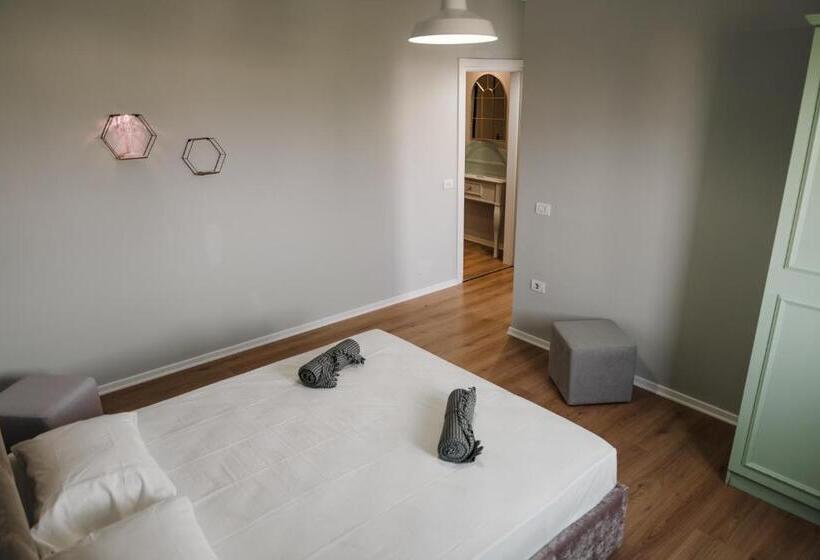 اتاق اکونومی, Urban Hotel Tirana