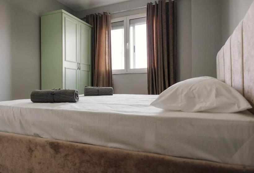 اتاق اکونومی, Urban Hotel Tirana