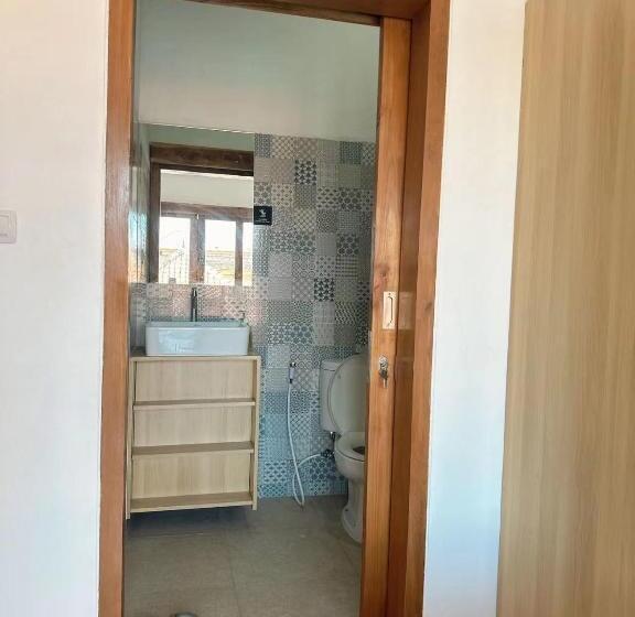 דירת חדר, Y&j