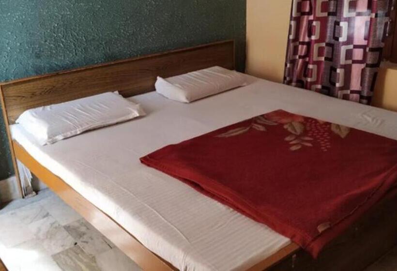 デラックスルーム, Gayatri Guest House Haridwar Near Railway Station   Ganga Ghat   Best Hotel In Haridwar